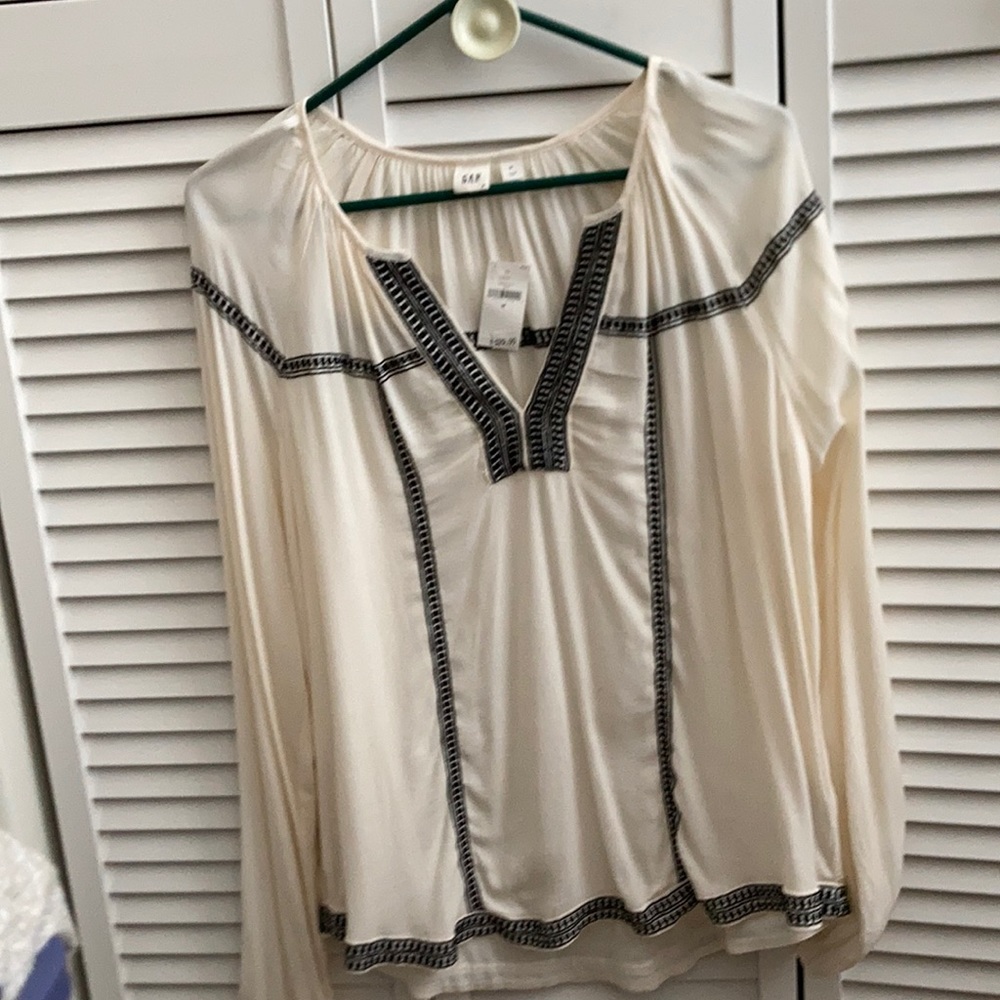 GAP ivory blouse with black details